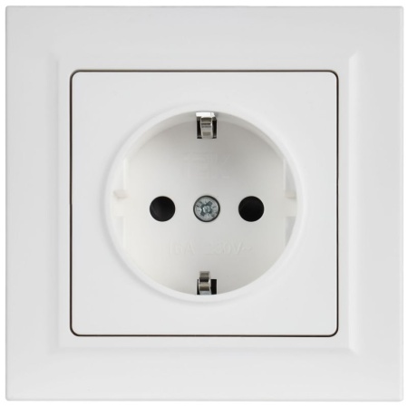 Розетка BRITE РСР14-1-0-БрАБ 16А в сборе с заземл. защ. шторки арктич. бел. IEK BR-R14-16-K91-F