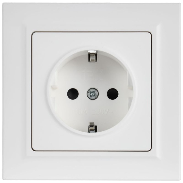 Розетка BRITE РСР14-1-0-БрАБ 16А в сборе с заземл. защ. шторки арктич. бел. IEK BR-R14-16-K91-F
