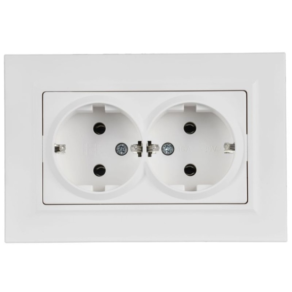 Розетка 2-м СП BRITE РСПл12-3-БрАБ 16А в сборе с заземл. без защ. шторок плоская арктич. бел. IEK BR-R27-16-K91-F