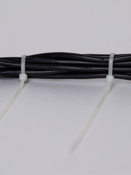 Хомут кабельный 2.5х150 нейл. бел. (уп.100шт) IEK UHH31-D025-150-100