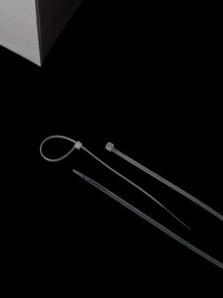 Хомут кабельный 2.5х150 нейл. бел. (уп.100шт) IEK UHH31-D025-150-100