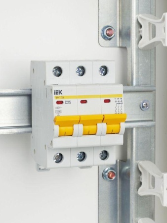 Выключатель автоматический модульный 3п C 25А 4.5кА ВА47-29 KARAT IEK MVA20-3-025-C