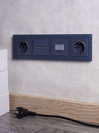 Розетка BRITE РЮш10-1-БрМ 16А с USB A+A 2.1А с заземл. защ. шторки механизм маренго IEK BR-R14-16-U21-D21-K35