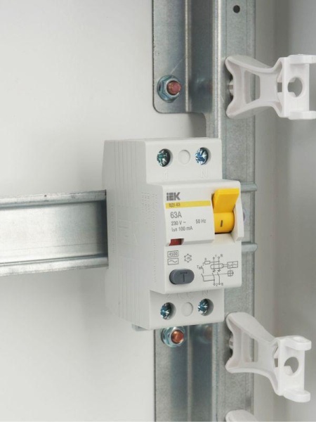 Выключатель дифференциального тока (УЗО) 2п 63А 100мА тип AC ВД1-63 KARAT IEK MDV10-2-063-100