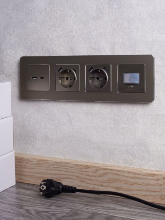 Розетка BRITE USB A+C 18Вт РЮ11-1-БрШ механизм шампань IEK BR-U22-018-K37