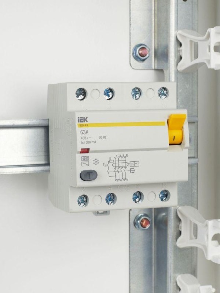 Выключатель дифференциального тока (УЗО) 4п 63А 300мА тип AC ВД1-63 KARAT IEK MDV10-4-063-300